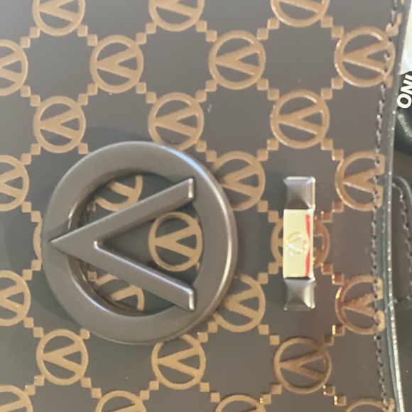 Valentino - Picture 5 of 6